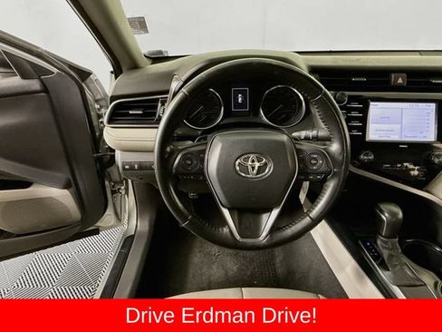 Used 2020 Toyota Camry SE FWD image 11