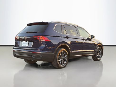 Used 2022 Volkswagen Tiguan SE image 3