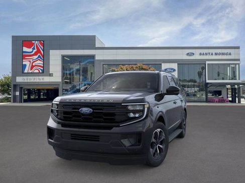 New 2026 Ford Expedition Active image 2