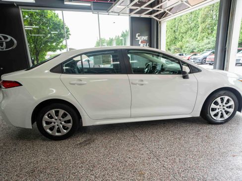 Used 2024 Toyota Corolla LE FWD image 4