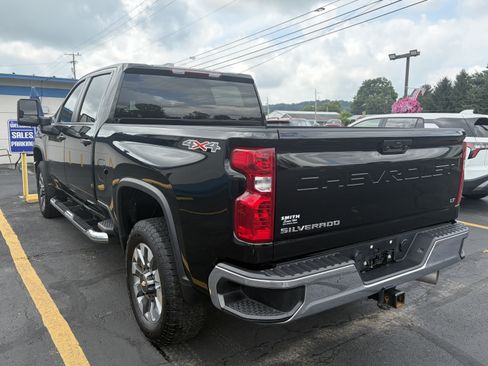 Used 2024 Chevrolet Silverado 2500 LT AWD/4WD image 3
