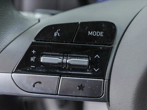 Certified 2025 Hyundai Elantra SE image 14