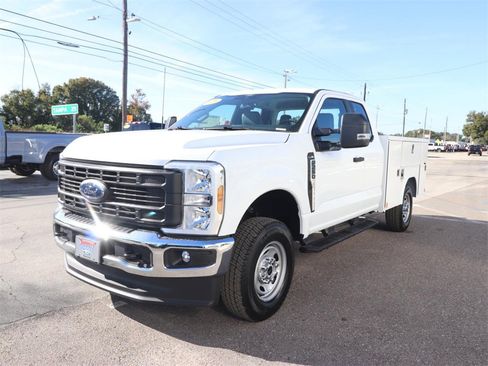 New 2026 Ford F250 XL w/ XL Chrome Package image 6