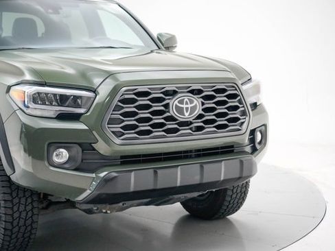 Used 2022 Toyota Tacoma TRD Off-Road w/ TRD Premium Off Road Package AWD/4WD image 9