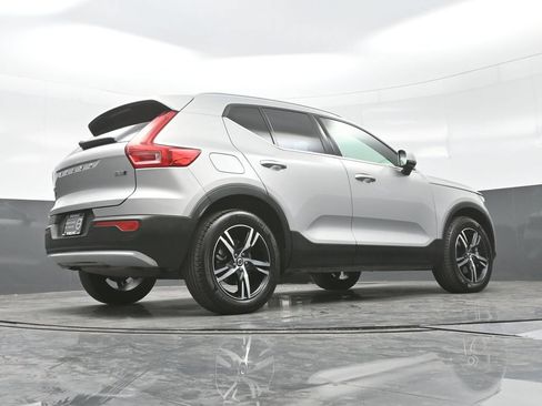 Used 2025 Volvo XC40 B5 Core AWD/4WD image 28
