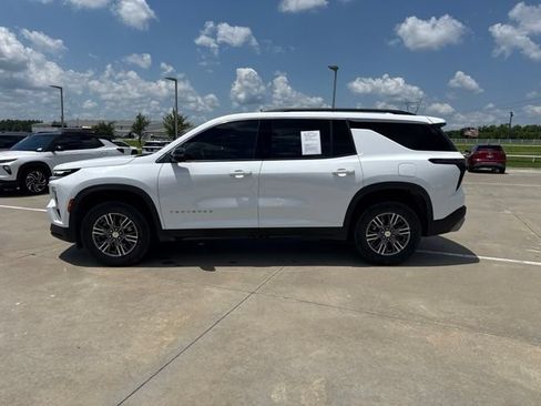 Used 2024 Chevrolet Traverse LT w/ LPO, Floor Liner Package AWD/4WD image 3