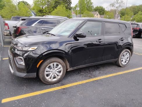 Used 2021 Kia Soul LX FWD image 3