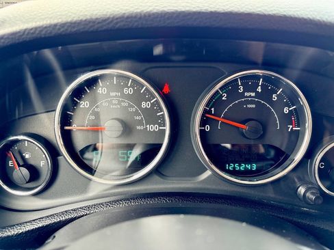 Used 2013 Jeep Wrangler Unlimited Sahara image 18