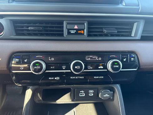 Used 2025 Honda Pilot Elite image 17
