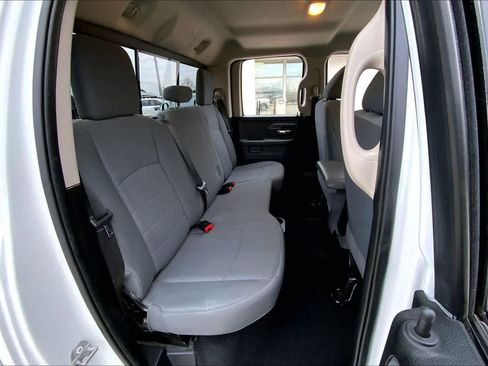 Used 2018 RAM 1500 Classic SLT image 17