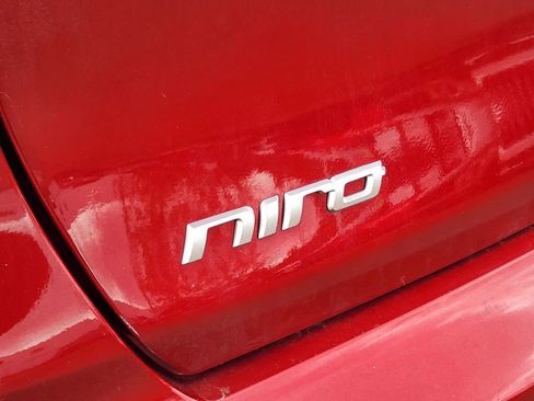 Used 2022 Kia Niro EX w/ Cold Weather Package FWD image 11