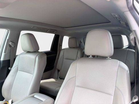 Used 2019 Toyota Highlander Limited Platinum AWD/4WD image 21