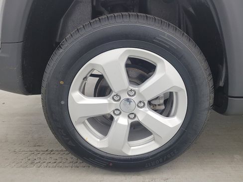 Used 2019 Jeep Compass Latitude w/ Cold Weather Group AWD/4WD image 31