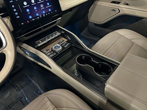 Used 2024 Lincoln Nautilus Reserve w/ Equipment Group 202A image 23