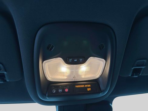 Used 2023 Chevrolet TrailBlazer RS image 33