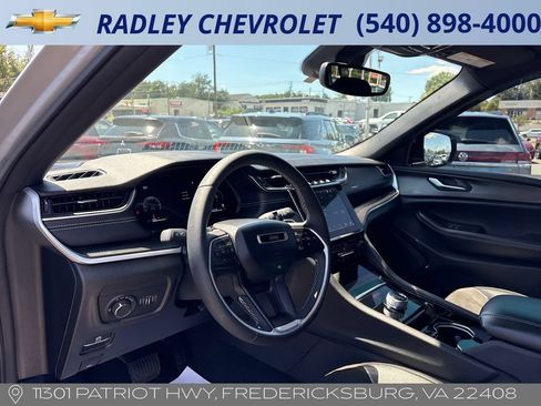 Used 2023 Jeep Grand Cherokee L Laredo AWD/4WD image 4