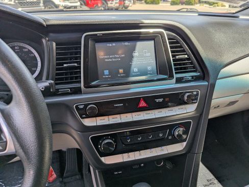 Used 2018 Hyundai Sonata SE FWD image 18
