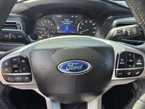 Used 2023 Ford Explorer Limited w/ Equipment Group 301A AWD/4WD image 17