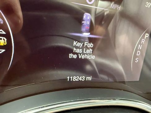 Used 2015 Jeep Grand Cherokee Limited image 16