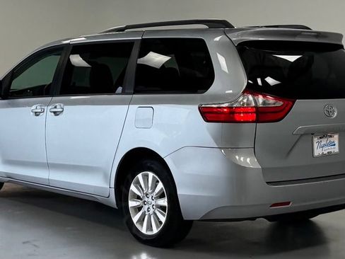 Used 2015 Toyota Sienna LE AWD/4WD image 4