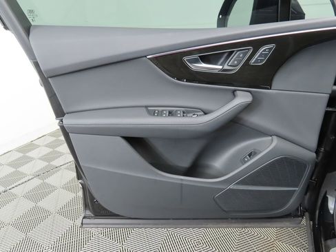 Used 2023 Audi Q7 3.0T Prestige image 24