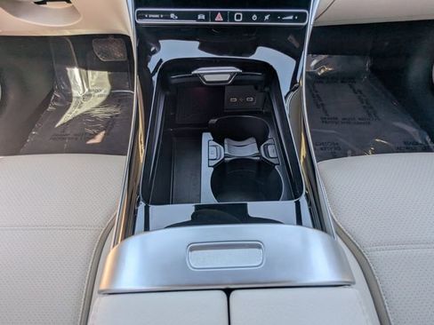 Used 2025 Mercedes-Benz C 300 Sedan image 19