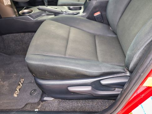 Used 2014 Toyota RAV4 LE image 11