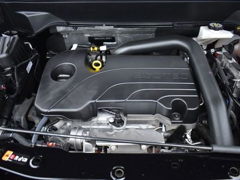 Certified 2025 Chevrolet Equinox RS w/ Safety and Technology Package FWD image 35