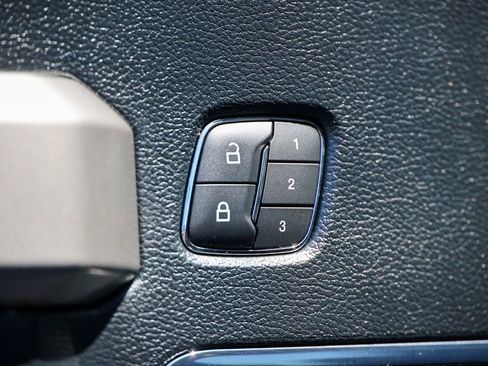 Used 2019 Ford F150 Lariat w/ Equipment Group 502A Luxury AWD/4WD image 5