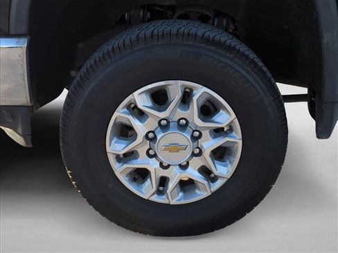 Used 2022 Chevrolet Silverado 2500 LT w/ Convenience Package image 6