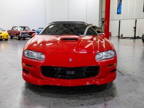 Used 2002 Chevrolet Camaro Z28 w/ SS Performance/Appearance Pkg RWD image 28