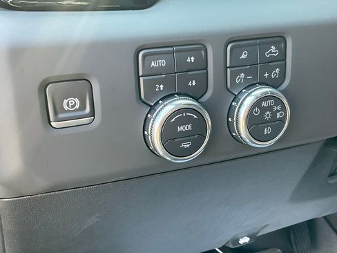 Used 2025 GMC Sierra 2500 AT4 w/ AT4 Premium Plus Package image 28