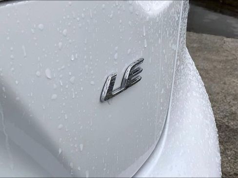 Used 2022 Toyota Corolla LE w/ LE Convenience Package image 8