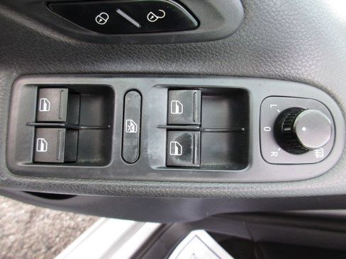 Used 2012 Volkswagen Golf TDI image 17