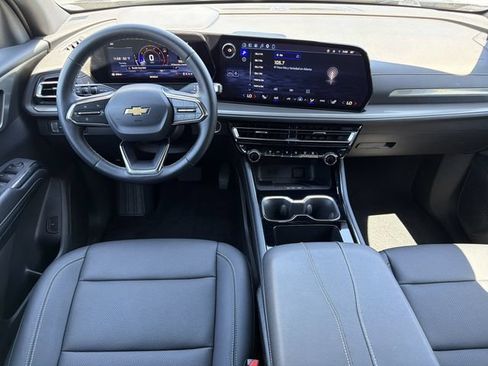 Used 2026 Chevrolet Traverse LT FWD image 16