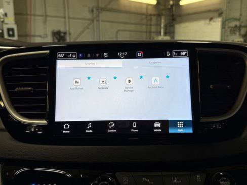 Used 2026 Chrysler Pacifica Select FWD image 15