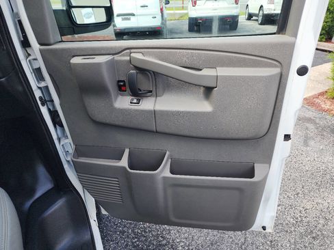 Used 2016 Chevrolet Express 2500 image 37