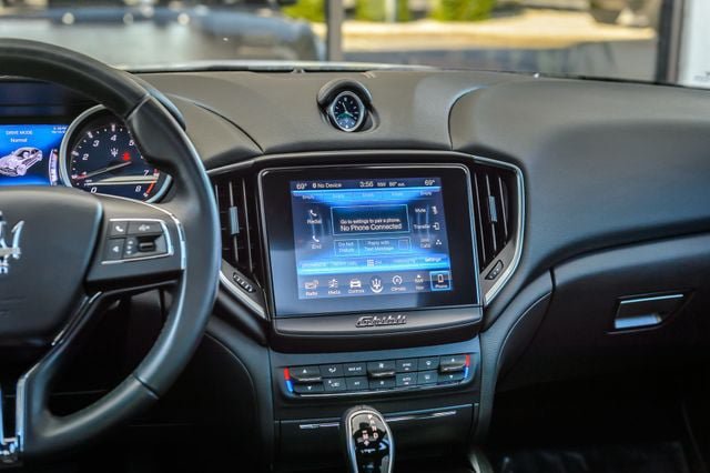 Used 2018 Maserati Ghibli RWD image 29