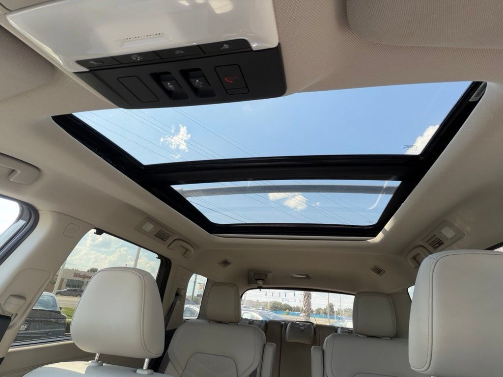 Used 2022 Nissan Pathfinder Platinum w/ Lighting Package (N92) FWD image 22
