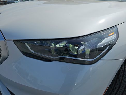 Used 2025 BMW 530i w/ Premium Package image 32