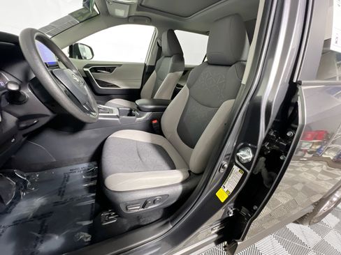 Used 2025 Toyota RAV4 XLE w/ Convenience Package FWD image 15