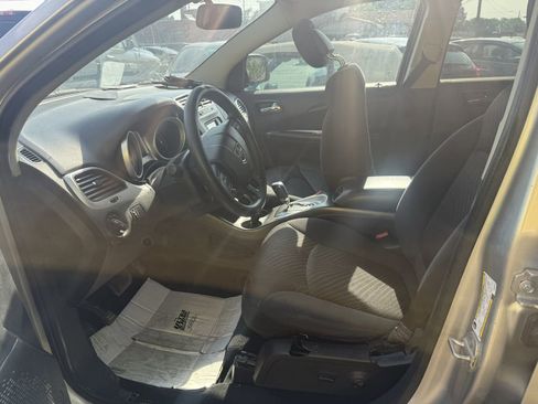 Used 2013 Dodge Journey SXT w/ Flexible Seating Group image 4