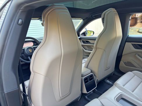 Used 2022 Porsche Taycan RWD image 36