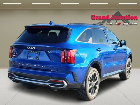 Used 2022 Kia Sorento EX image 4