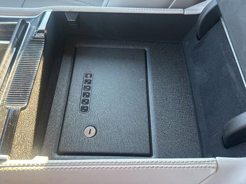 Used 2023 Jeep Wagoneer Series III w/ Premium Group I image 47