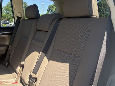 Used 2023 Lexus GX 460 Premium w/ Premium Package AWD/4WD image 32