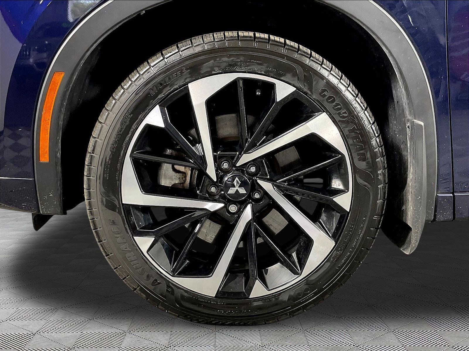 Used 2023 Mitsubishi Outlander SEL AWD/4WD image 35