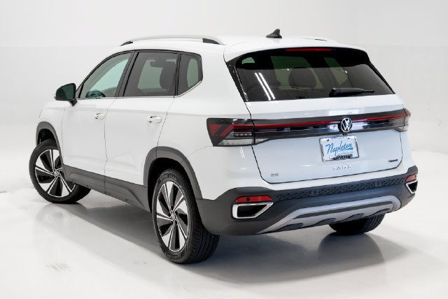 Used 2025 Volkswagen Taos SE AWD/4WD image 34