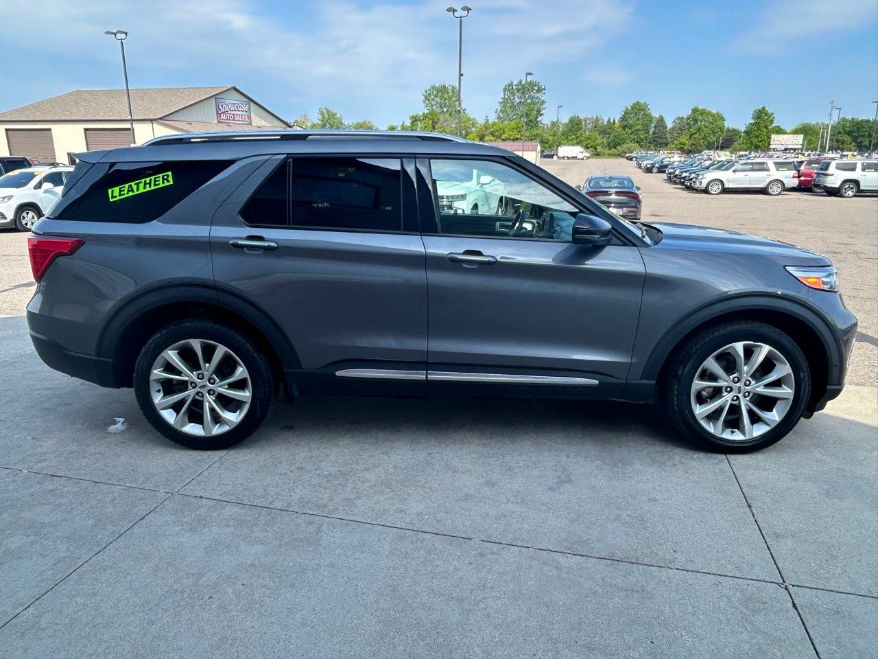Used 2021 Ford Explorer Platinum w/ Premium Technology Package AWD/4WD image 4