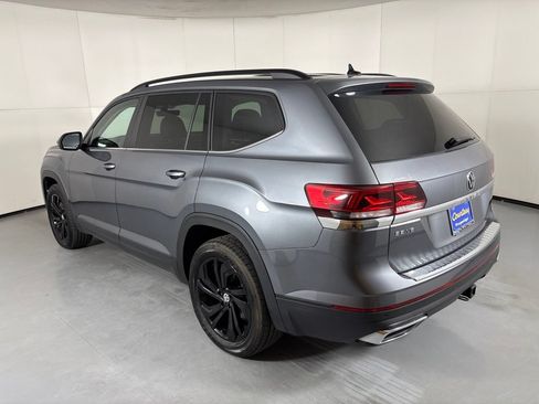 Used 2023 Volkswagen Atlas SE w/ Panoramic Sunroof Package FWD image 6